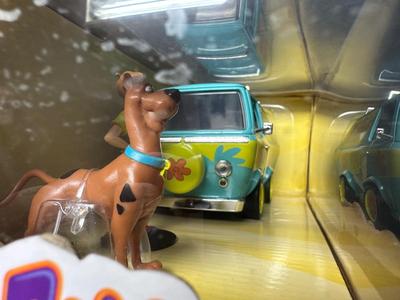 JADA SCOOBY DOO! MYSTERY MACHINE WITH " SHAGGY & SCOOBY-DOO" HOLLYWOOD RIDES