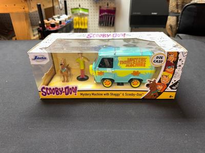 JADA SCOOBY DOO! MYSTERY MACHINE WITH " SHAGGY & SCOOBY-DOO" HOLLYWOOD RIDES