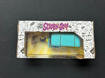 JADA SCOOBY DOO! MYSTERY MACHINE WITH " SHAGGY & SCOOBY-DOO" HOLLYWOOD RIDES