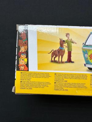 JADA SCOOBY DOO! MYSTERY MACHINE WITH " SHAGGY & SCOOBY-DOO" HOLLYWOOD RIDES