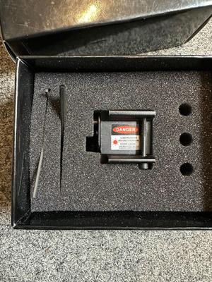 HQ ISSUE MINI LASER SIGHT WITH MAXELL ALKLINE BATTERY 1.5V