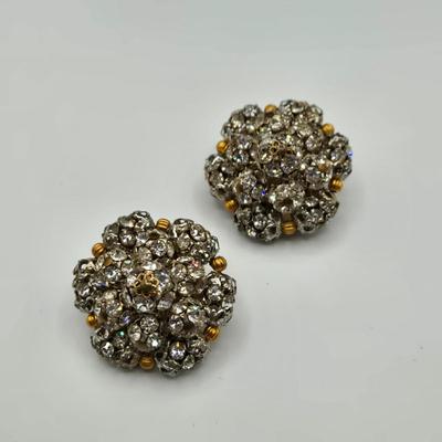 LOT 410: Vintage Fashion Necklace, Bracelet, and Clip Earring Set