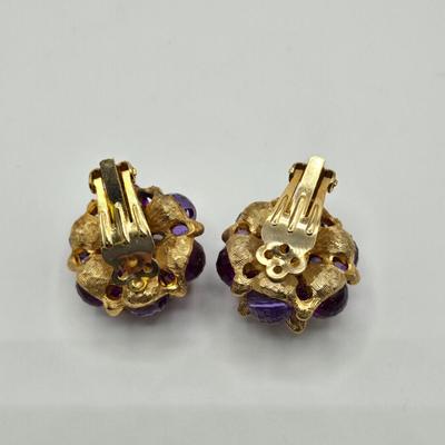 LOT 412: Multiple Pairs of Vintage Clip Earrings