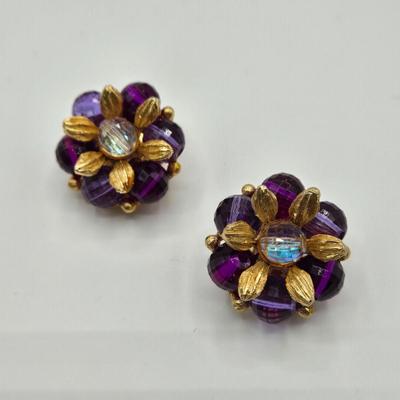 LOT 412: Multiple Pairs of Vintage Clip Earrings