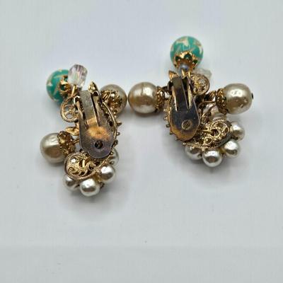 LOT 412: Multiple Pairs of Vintage Clip Earrings