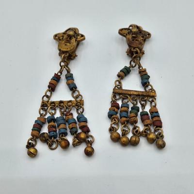 LOT 412: Multiple Pairs of Vintage Clip Earrings