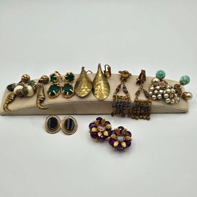 LOT 412: Multiple Pairs of Vintage Clip Earrings