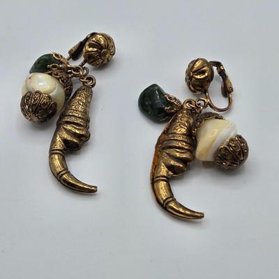 LOT 412: Multiple Pairs of Vintage Clip Earrings