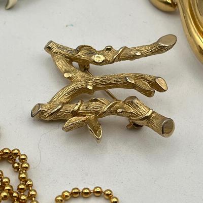 LOT 413: Goldtone Jewelry Collection