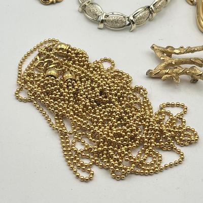 LOT 413: Goldtone Jewelry Collection