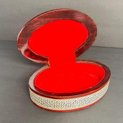 LOT 414: Vintage Accessory Tray and Trinket Boxes