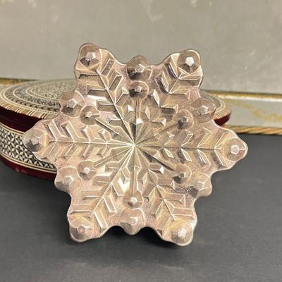 LOT 414: Vintage Accessory Tray and Trinket Boxes