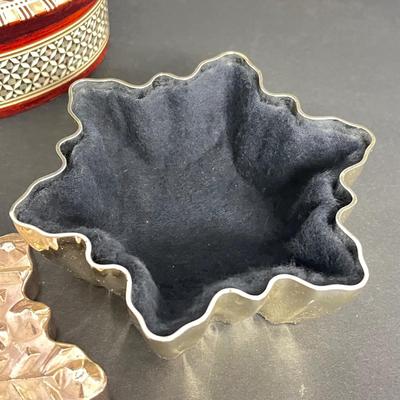 LOT 414: Vintage Accessory Tray and Trinket Boxes