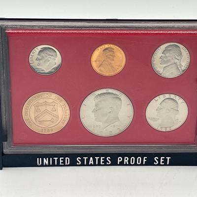 LOT 416: 1982 US Coin Proof Set, Miscellaneous Coins, Malachite Money Clip and Italian Paper Currency