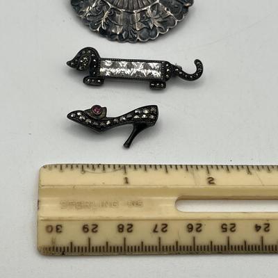 LOT 418: Sterling Silver Brooch/Pin Lot - 15.5 GTW