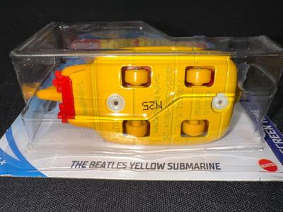 THE BEATLES YELLOW SUBMARINE 10/10 HOT WHEELS