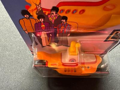 THE BEATLES YELLOW SUBMARINE 10/10 HOT WHEELS