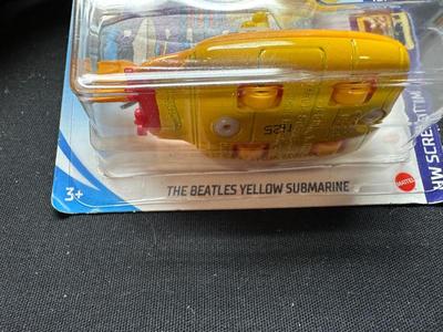 THE BEATLES YELLOW SUBMARINE 10/10 HOT WHEELS