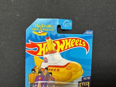 THE BEATLES YELLOW SUBMARINE 10/10 HOT WHEELS