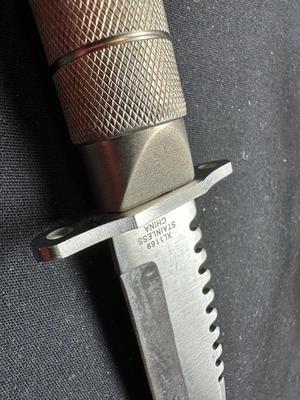 TOMAHAWK SURVIVAL/HUNTING KNIFE WITH CASE