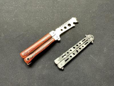 2 BUTTERFLY KNIVES