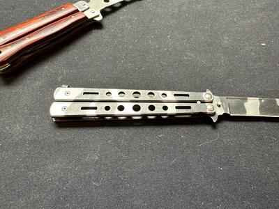 2 BUTTERFLY KNIVES