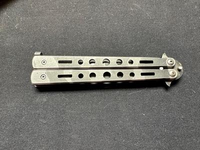 2 BUTTERFLY KNIVES