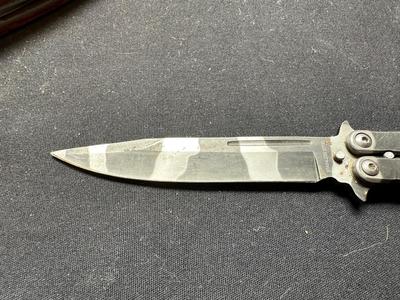 2 BUTTERFLY KNIVES