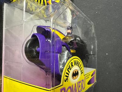 KENNER - LEGENDS OF BATMAN “BATCYCLE”