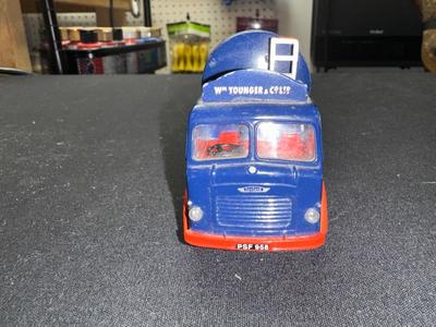 CORGI CLASSICS LEYLAND CYLINDRICAL TANKER DIE-CAST MODEL