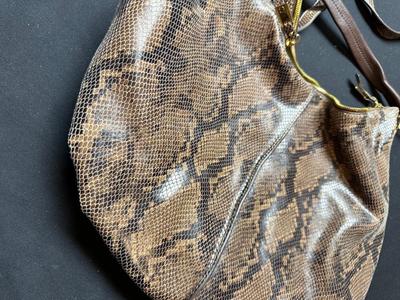 G.I.L.I. "GOT IT LOVE IT" GENUINE LEATHER PURSE