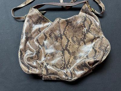 G.I.L.I. "GOT IT LOVE IT" GENUINE LEATHER PURSE