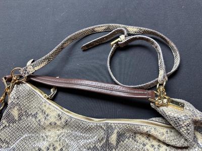 G.I.L.I. "GOT IT LOVE IT" GENUINE LEATHER PURSE