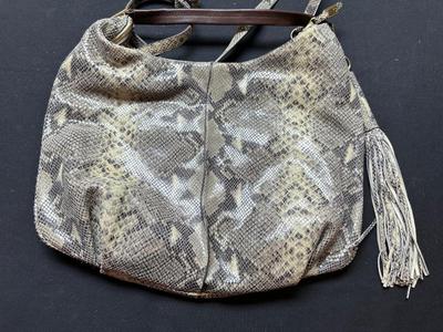 G.I.L.I. "GOT IT LOVE IT" GENUINE LEATHER PURSE