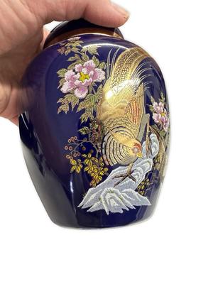 Sale Photo Thumbnail #557: Blue Interpur Lidded Jar made in Japan, no chips, approx. 5" tall