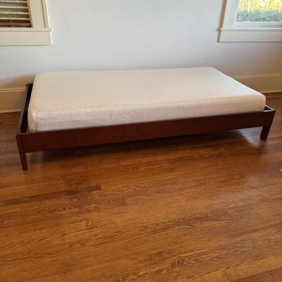 Twin Size Wooden Platform Bed by Fashion Bed Group (DR-HS)