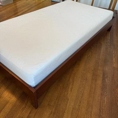 Twin Size Wooden Platform Bed by Fashion Bed Group (DR-HS)