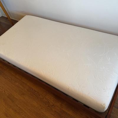 Twin Size Wooden Platform Bed by Fashion Bed Group (DR-HS)