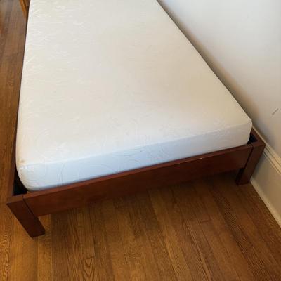 Twin Size Wooden Platform Bed by Fashion Bed Group (DR-HS)