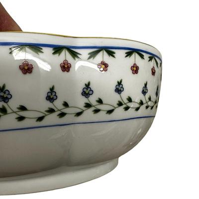 Sale Photo Thumbnail #727: Limoges France Scalloped Bowl, Ceralene, 9.5" Diameter