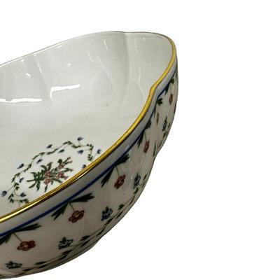 Sale Photo Thumbnail #725: Limoges France Scalloped Bowl, Ceralene, 9.5" Diameter