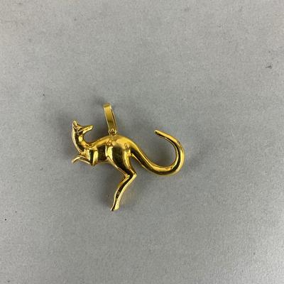 S680 Three Dimensional 10k Yellow gold Kangaroo Pendant