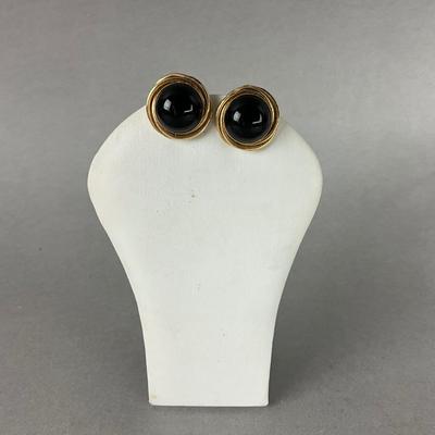 S684 14k Yellow Gold and Onyx Round Clip on Earrings