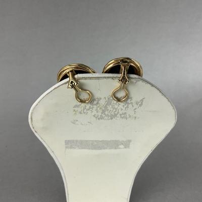 S684 14k Yellow Gold and Onyx Round Clip on Earrings