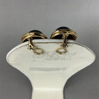 S684 14k Yellow Gold and Onyx Round Clip on Earrings