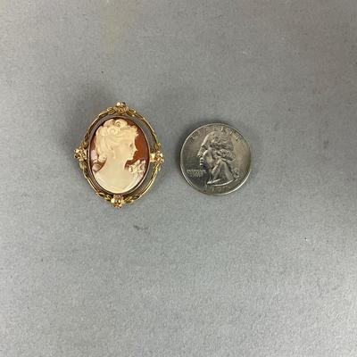 S686 Vintage 10k Gold Cameo Pin Pendant