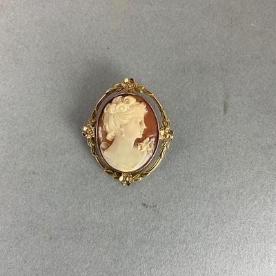 S686 Vintage 10k Gold Cameo Pin Pendant