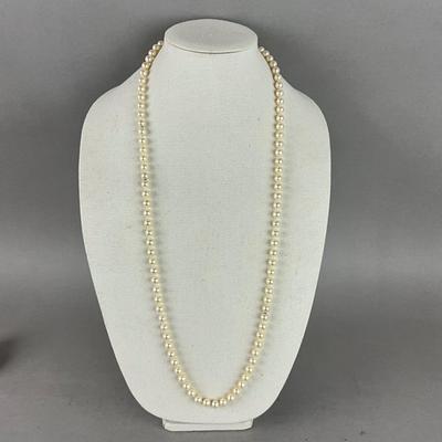 S688 Beautiful 8-8mm Hidden Clasp Cultured Pearl Necklace with Obsidian Snowflake