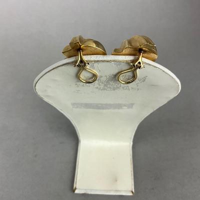 S689 14k Modern Form Clip Earrings