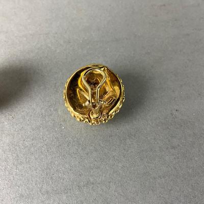 S691 18k Yellow Gold Round Hobnail Style French Clip Earrings